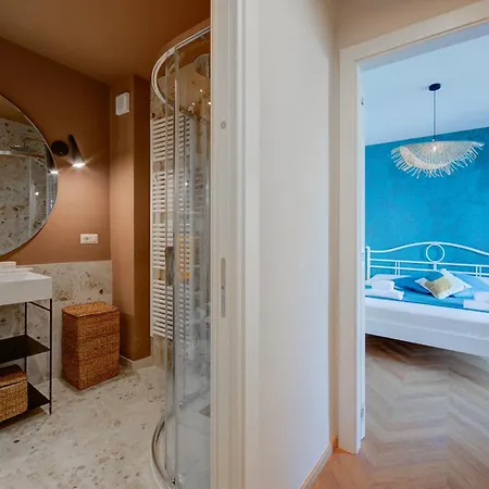 Pandora View - Happy